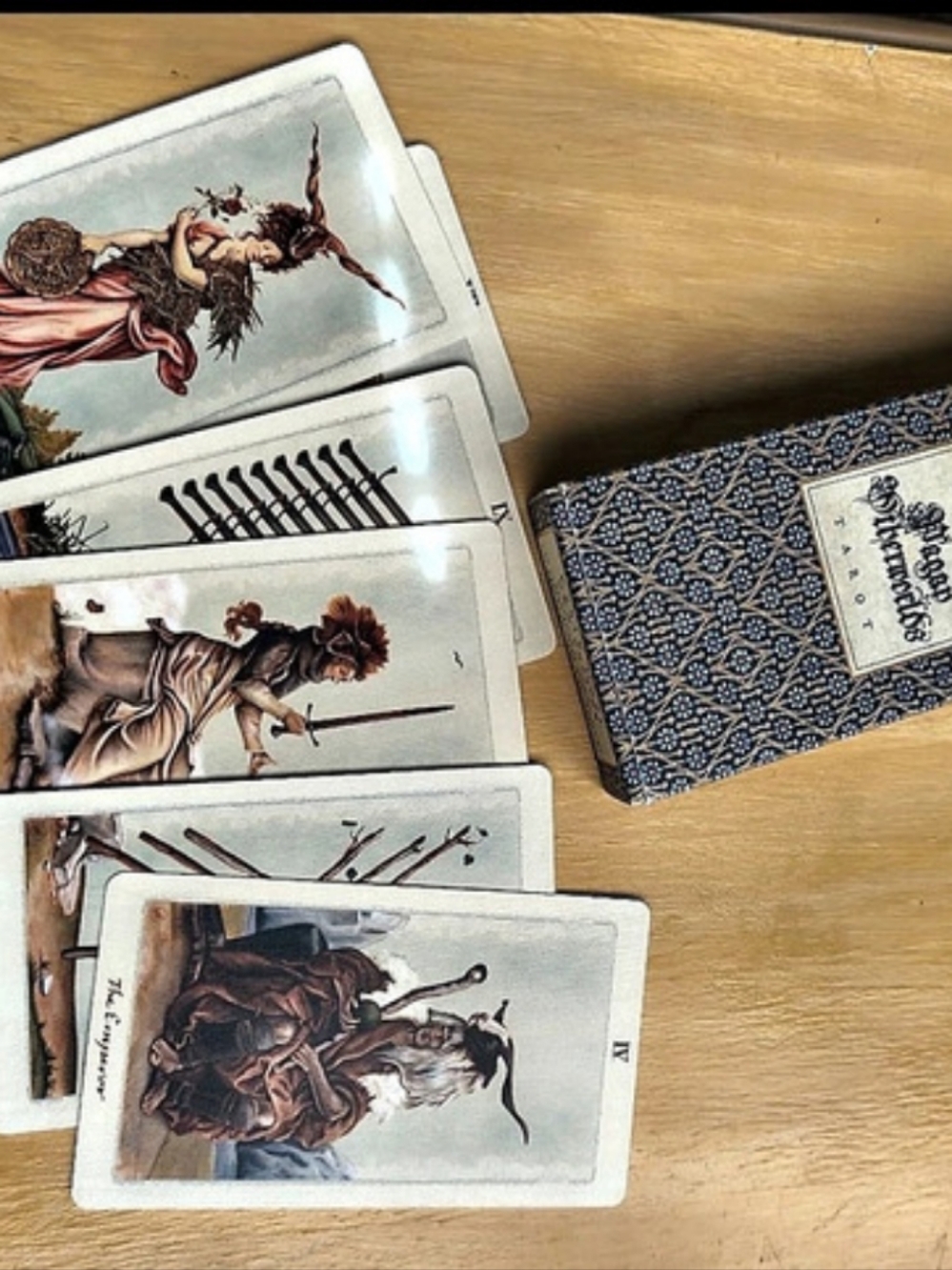 Papern Offering Tarot. Tarot Deck Blue